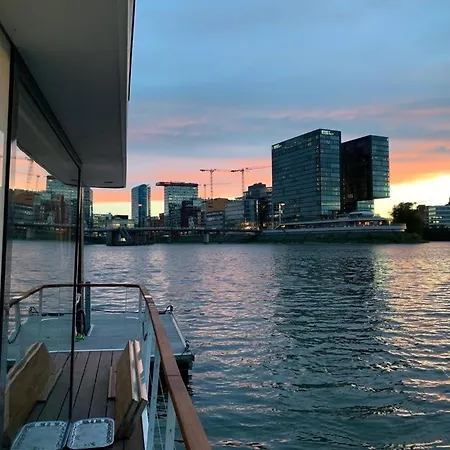 Harbor Lounge